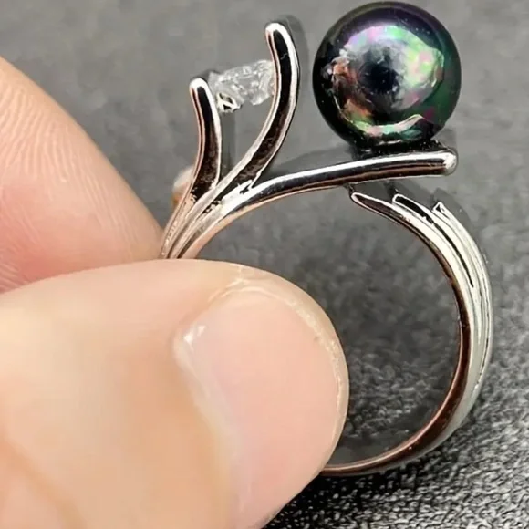 Exquisite spherical ring. Size 8. - Picture 2 of 3